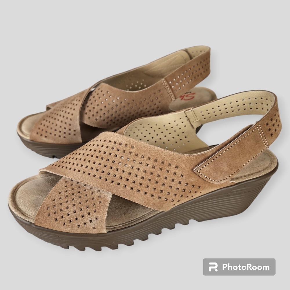 Sketchers Wedge Slingback Parallel Sandals size 6.5/7